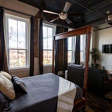 The Two Story Loft Apartment Спрингфийлд Екстериор снимка