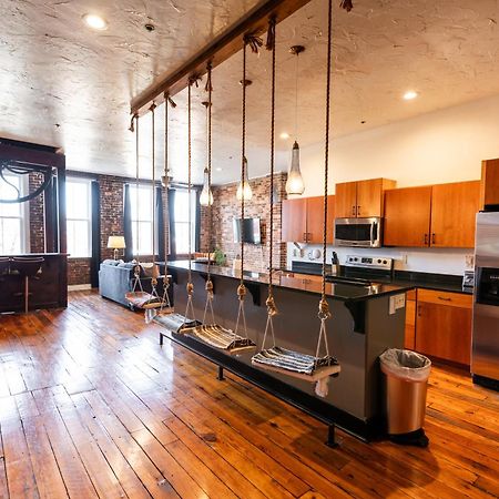 The Two Story Loft Apartment Спрингфийлд Екстериор снимка
