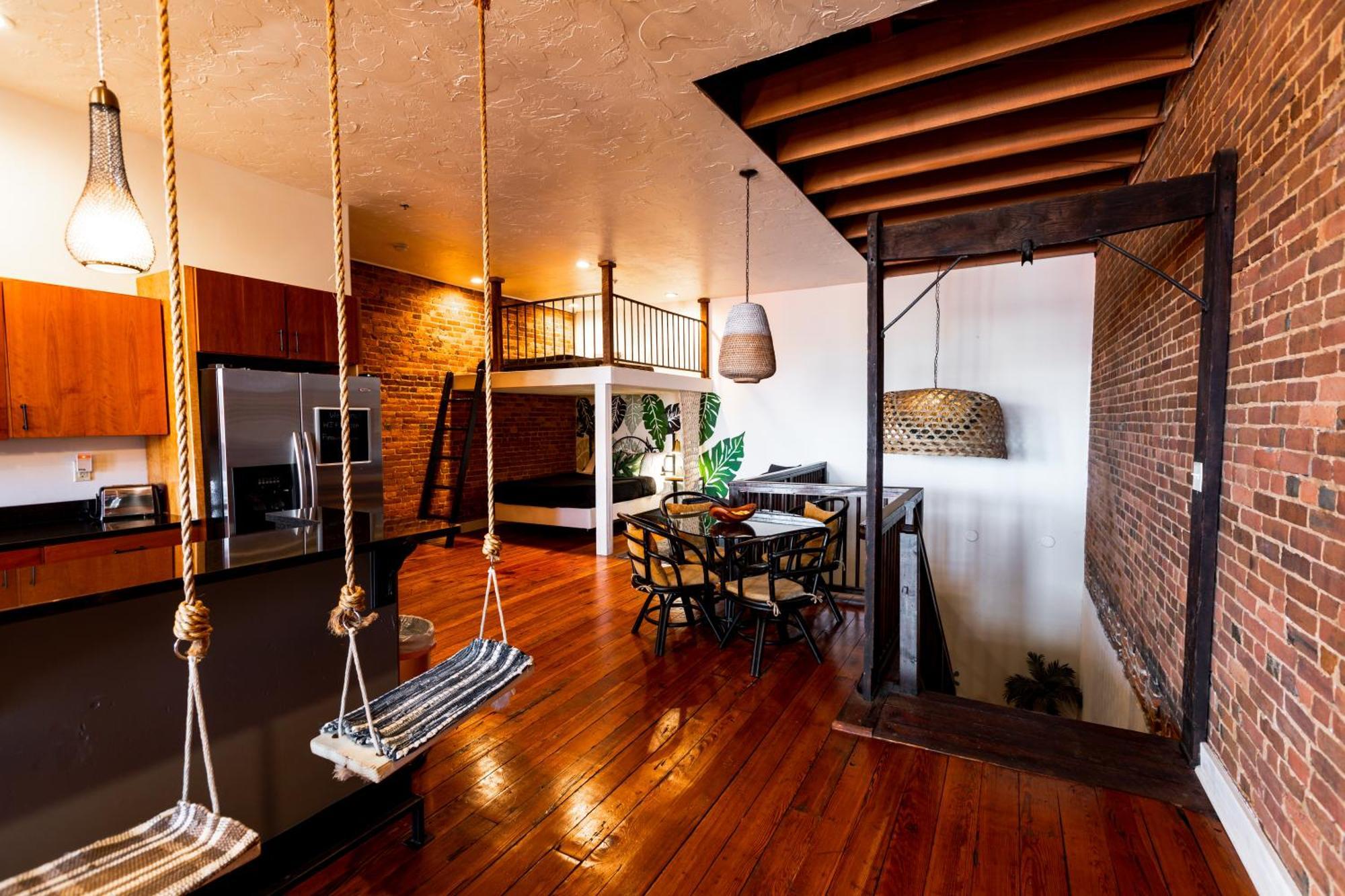 The Two Story Loft Apartment Спрингфийлд Екстериор снимка