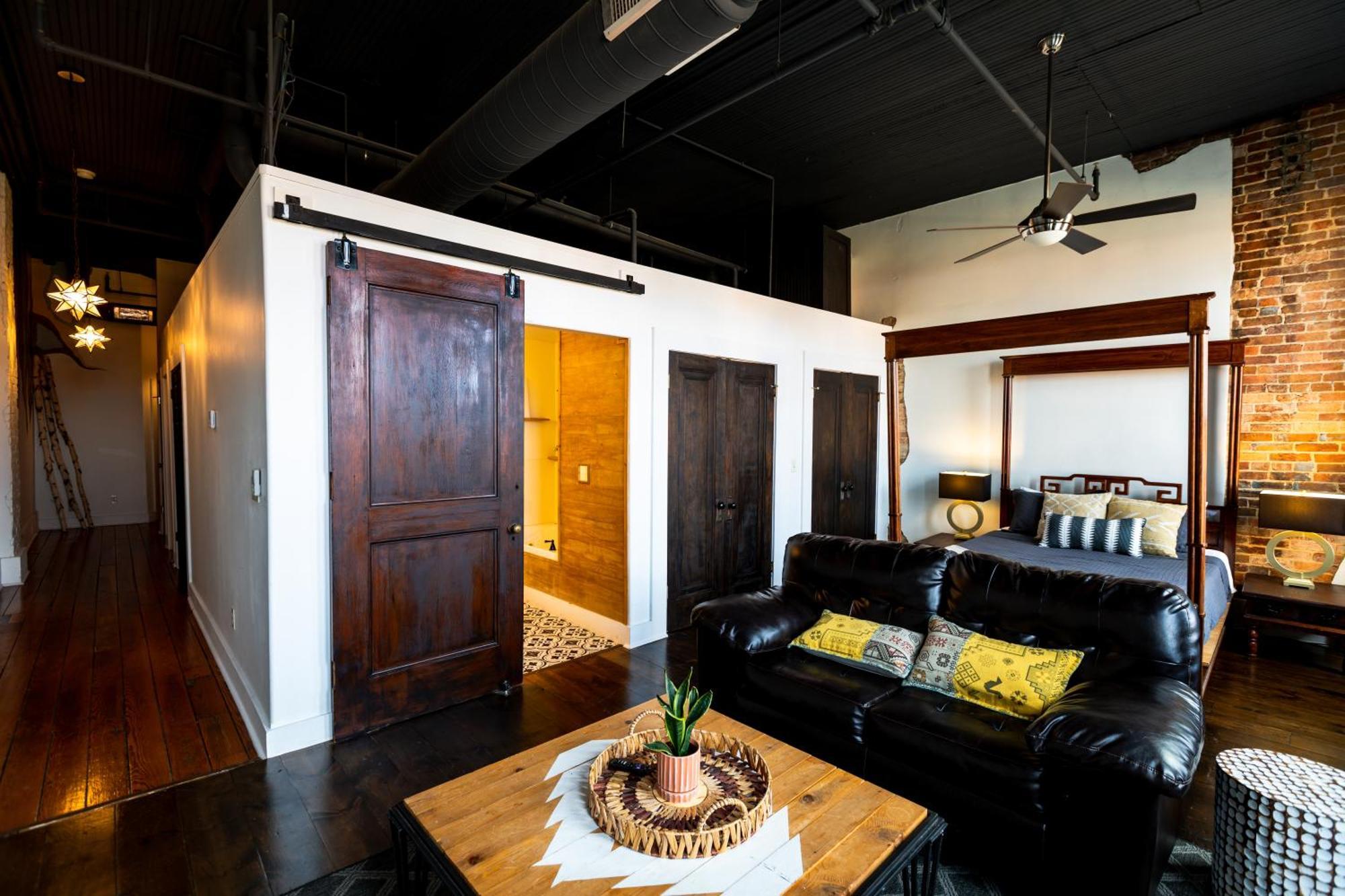 The Two Story Loft Apartment Спрингфийлд Екстериор снимка